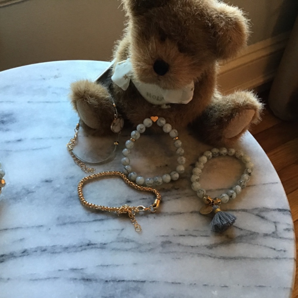 Boutique Howlite set of 4 beaded bracelets in goldtone with tassel accent NWT - Picture 9 of 9